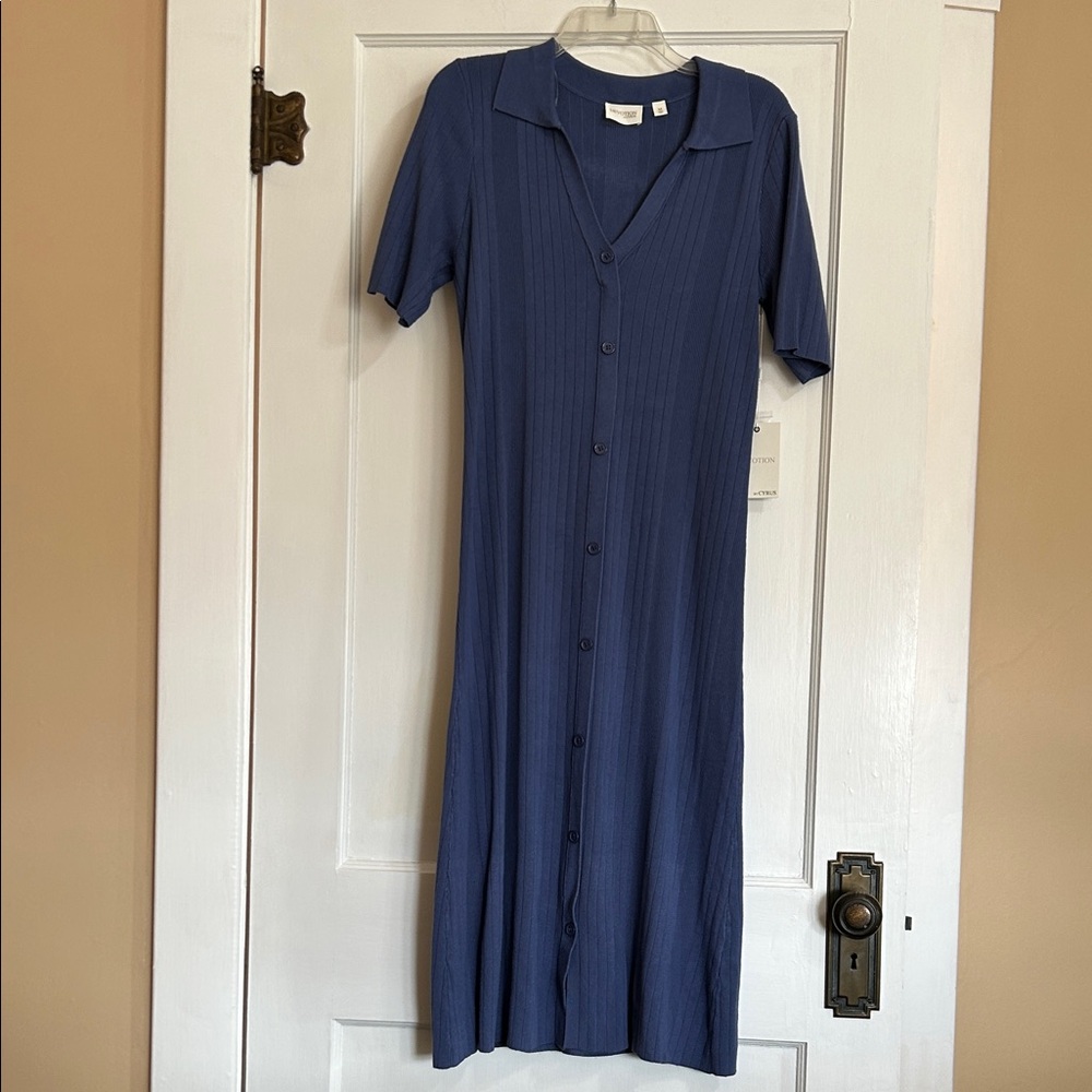 Cyrus Blue Button-Up Midi Dress. Medium